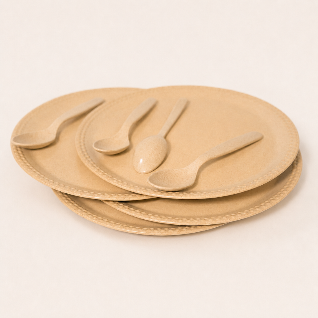 Dinner Plate Set – 4 bamboo dinner plates with spoons on a dining table